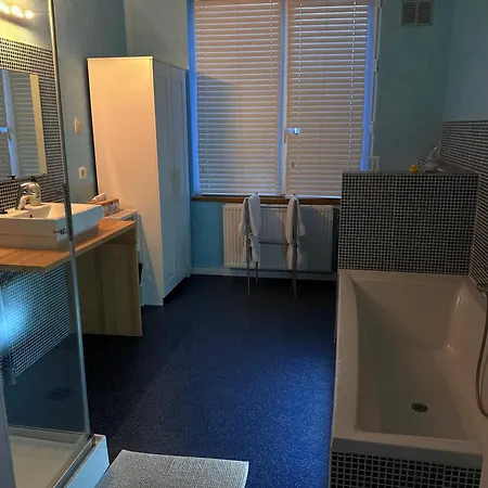 Logies Zen Aan Zee לינה וארוחת בוקר 4*